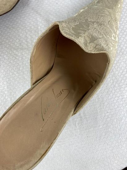 CARLOS SUARES

Paire de mules en coton broché...