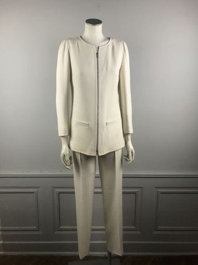 COURREGES

Ensemble gabardine de laine écrue...