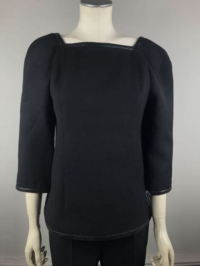 COURREGES

Ensemble gabardine de laine noire,...