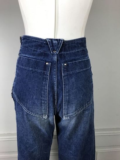 THIERRY MUGLER

Pantalon denim effet de découpes...