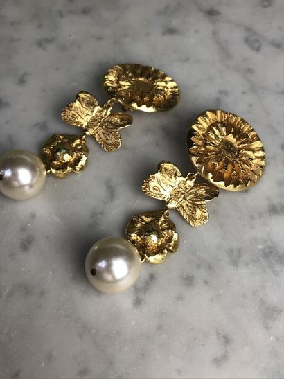 CHRISTIAN LACROIX

Paire de clips d'oreilles...