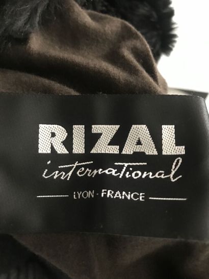 RIZAL

Parka 7/8ème réversible en castor...