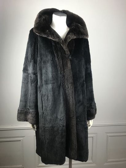 RIZAL

Parka 7/8ème réversible en castor...