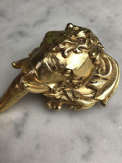 CHRISTIAN DIOR Boutique

Broche pendentif...