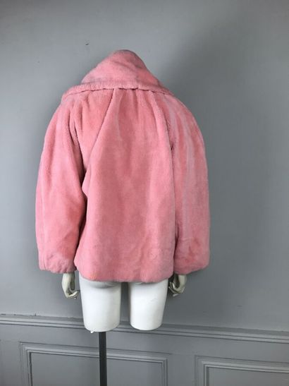 JEAN-REMY DAUMAS

Veste en fausse fourrure...