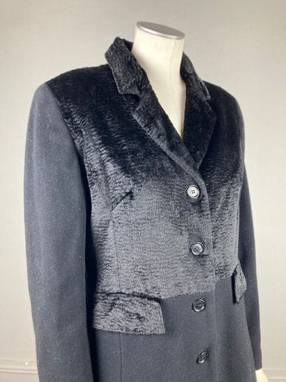 FUTURE OZBEK

Manteau 7/8 en lainage noir,...