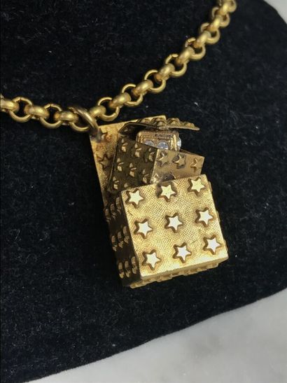 MERCEDES ROBIROSA

Pendentif à petit coffre...