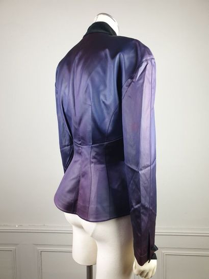 THIERRY MUGLER

Veste en soie violine à effets...