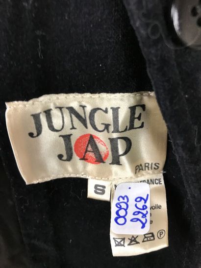 JUNGLE JAP

Veste en velours de coton noir...