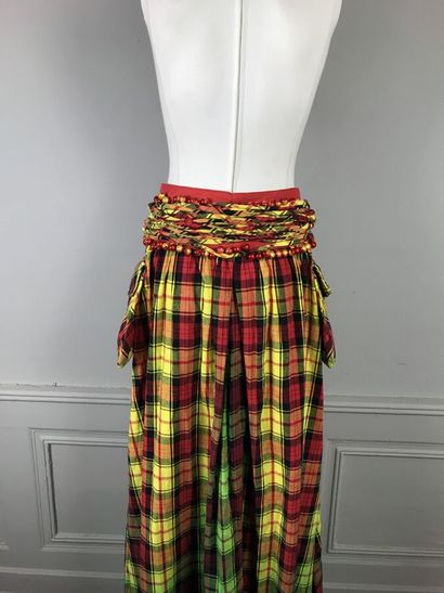 LIE SANG BONG

Jupe extra longue ou robe...