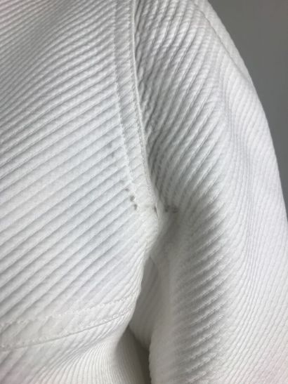 COURREGES

Ensemble en coton blanc surpiqué...
