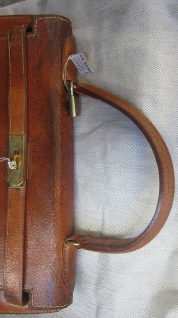 HERMES Paris

Kelly 32 bag in beige pigskin,...