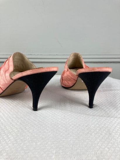 CHRISTIAN LOUBOUTIN

Paire de mules en toile...