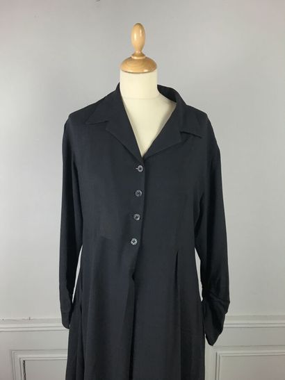 SYBILLA pour GIBO

Robe longue noire en trompe...