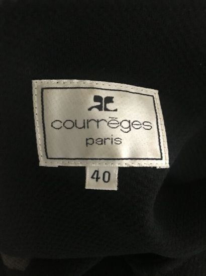 COURREGES 1995

Ensemble en crêpe de laine...