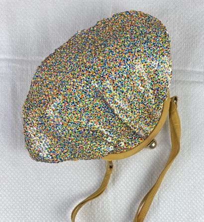 PHILIPPE MODEL

Petit sac bourse en sequins...