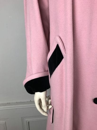 CHANTAL THOMASS

Manteau long en drap rose,...