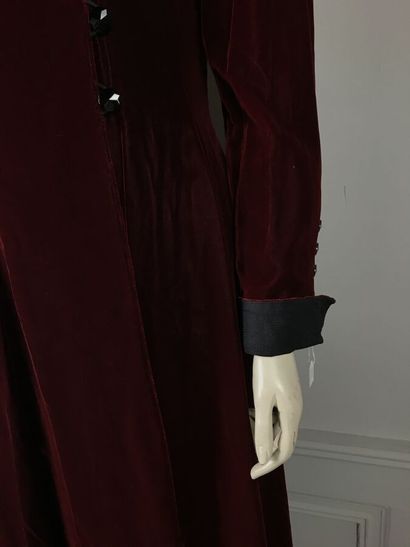 NINA RICCI 

Bolduc portant les inscriptions...