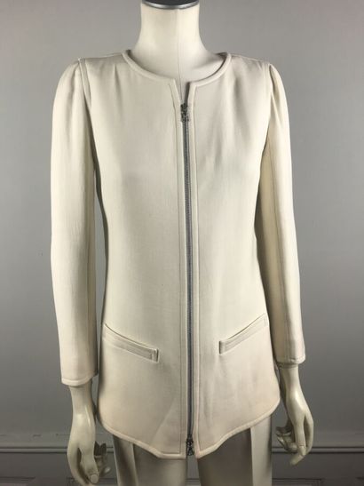 COURREGES

Ensemble gabardine de laine écrue...