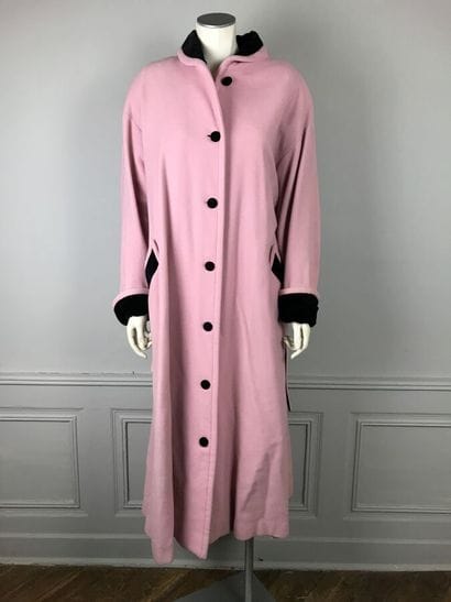 CHANTAL THOMASS

Manteau long en drap rose,...