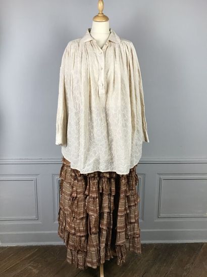 CALLAGHAN

Ensemble comprenant une blouse...