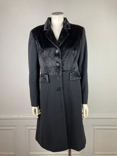 FUTURE OZBEK

Manteau 7/8 en lainage noir,...