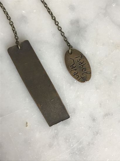 ISABEL MARANT

Lot comprenant deux pendentifs...
