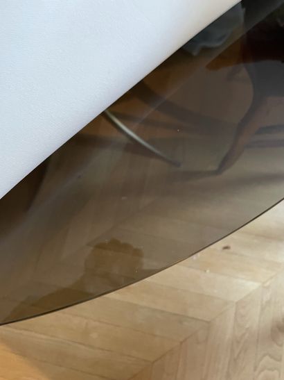Attribué à ROCHE BOBOIS, éditeur. 

Table...