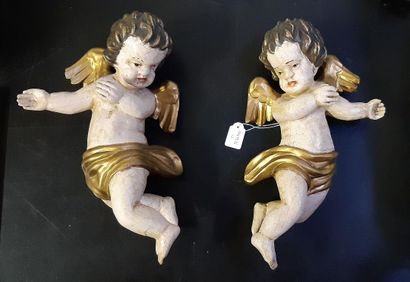 Paire de petits anges

Bois sculpté et relaqué

H....
