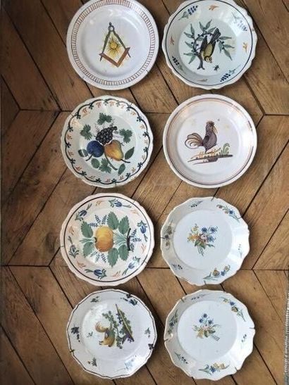 Lot de faïences comprenant :

Un plat en...