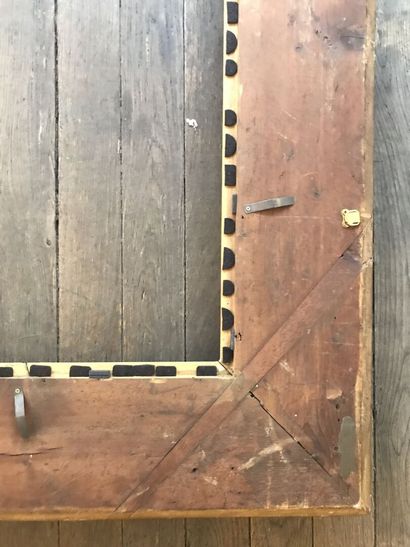 Important cadre en bois et platre doré, à...