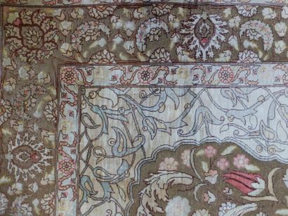 Tapis Héréké en soie (chaîne, trame et velours...