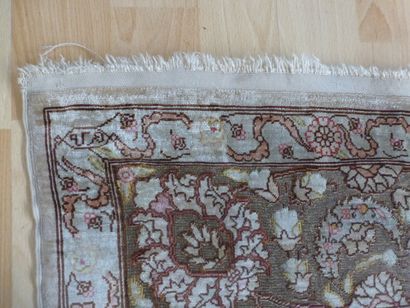Tapis Héréké en soie (chaîne, trame et velours...