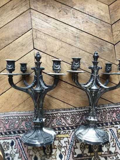 Candélabres à quatre lumières

Bronze argenté

H....
