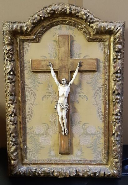 Christ en ivoire



Cadre du XVIIIe siècle

H....