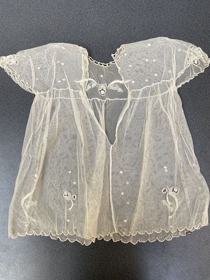 Sur-robe de baptême en tulle brodé