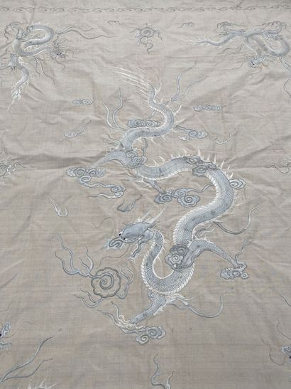 INDOCHINE - vers 1880

Tenture sur soie à...