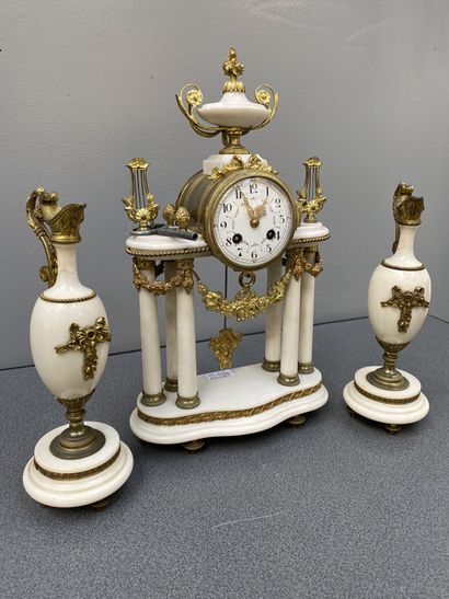 Garniture de cheminée en marbre blanc et...