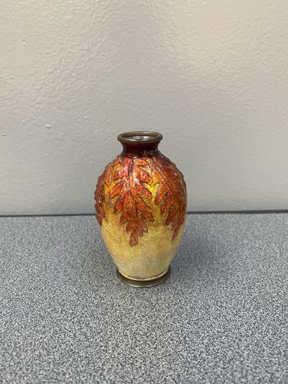 FAURÉ

Petit vase émaillé à décor de fougères...