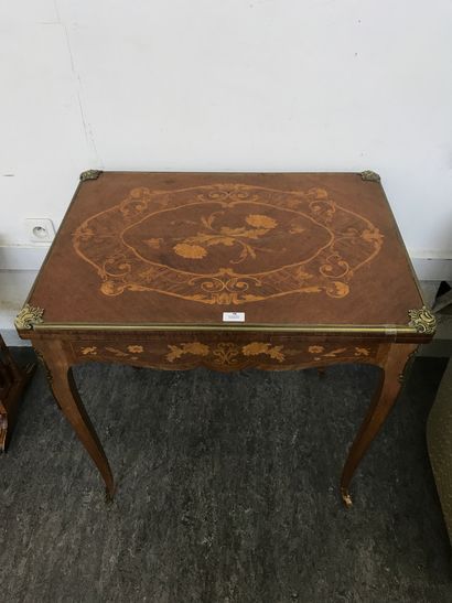 Table à jeu en bois de placage marqueté de...