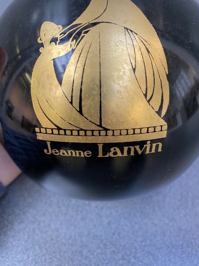 Jeanne LANVIN

Flacon en verre noir et doré...
