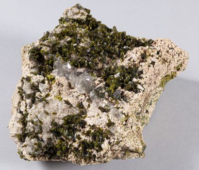 CURIEUSE EPIDOTE ET QUARTZ PAKISTAN (17c...