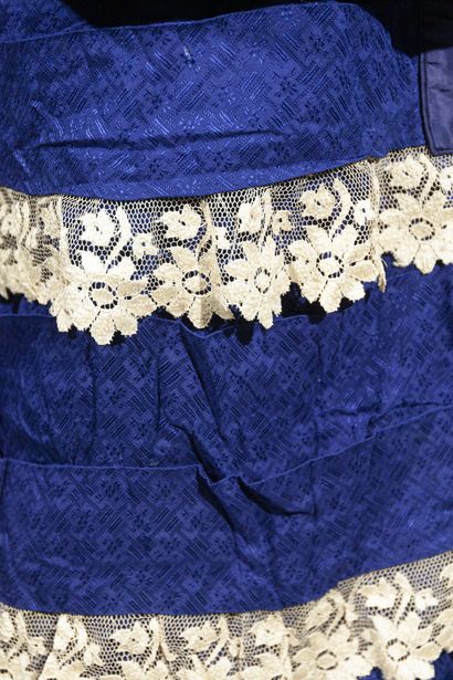 Elegant day dress with transformation signed...