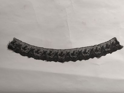 Skirt of top put in flat in lace of Chantilly...