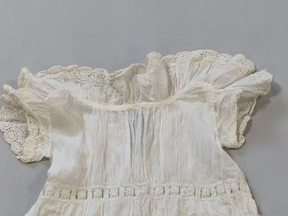 Costumes and accessories of a bourgeois wardrobe...