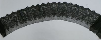 Skirt of top put in flat in lace of Chantilly...