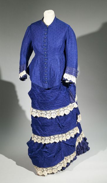 Elegant day dress with transformation signed...