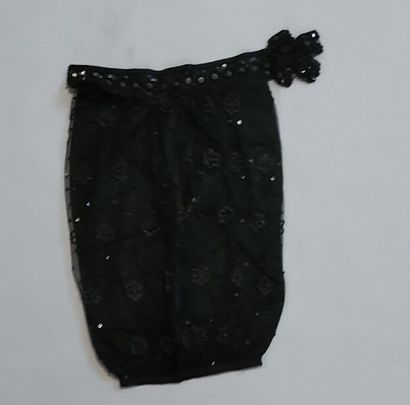 Skirt of top put in flat in lace of Chantilly...