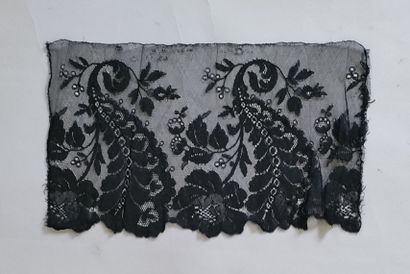Skirt of top put in flat in lace of Chantilly...