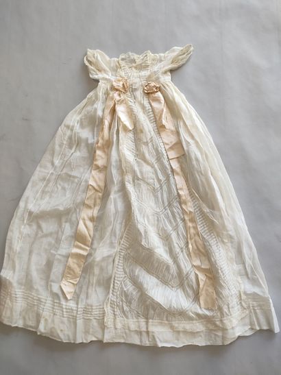 Costumes and accessories of a bourgeois wardrobe...